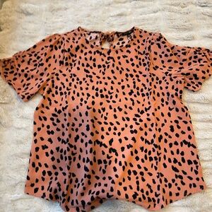 Stylish Petite Women's Leopard Print Top with gathered short sleeves
